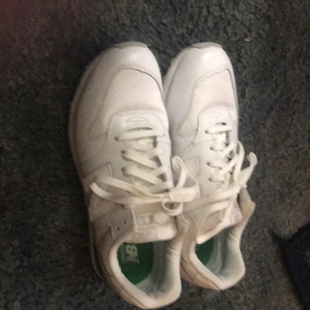 New balance - Picture 2 of 3